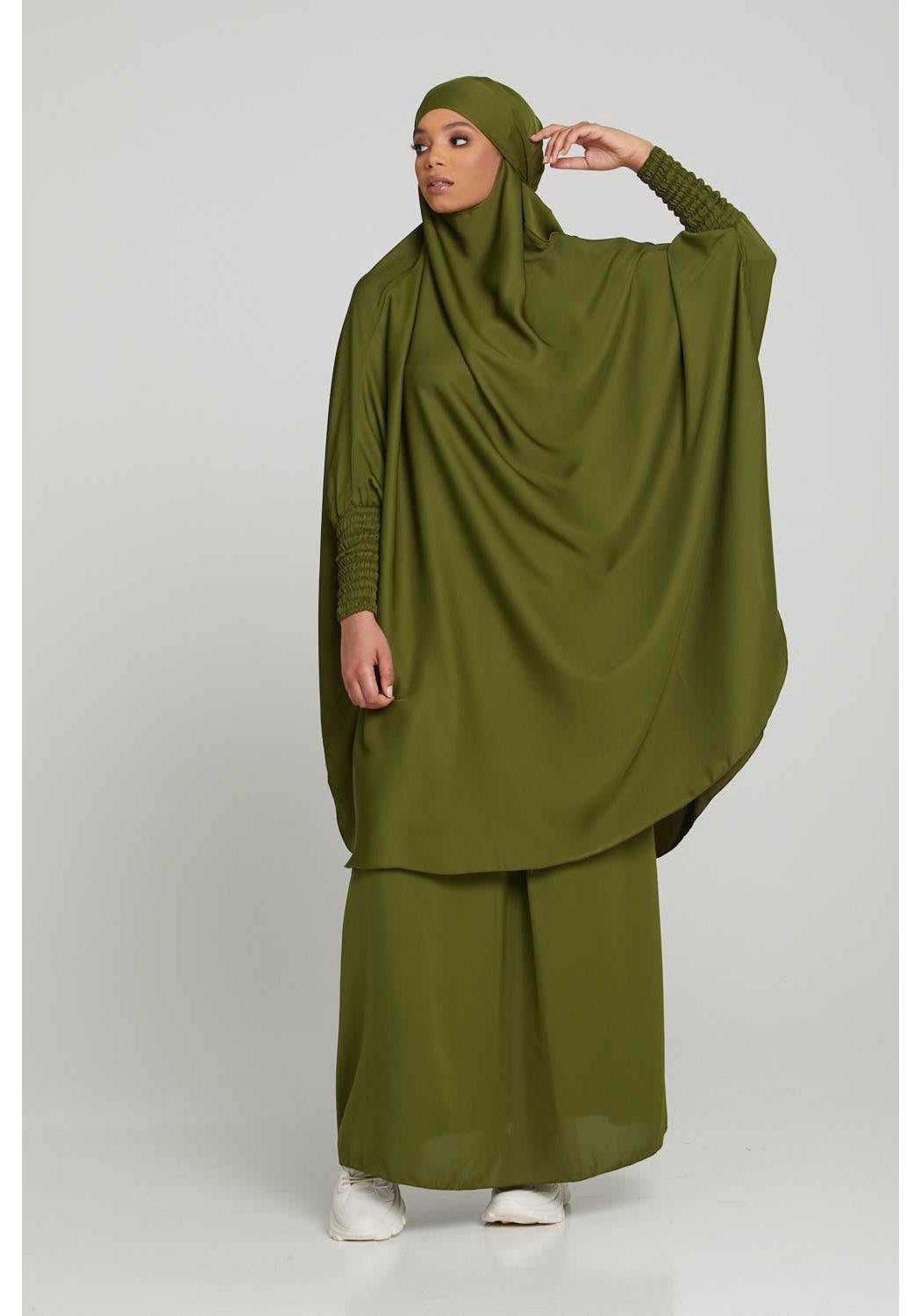 Solid Color Hooded Robe & Skirt Two-Piece Set - Elegant Loose Fit. One Size
Solid Color Hooded Robe & Skirt Two-Piece Set - Elegant Loose Fit. One Size