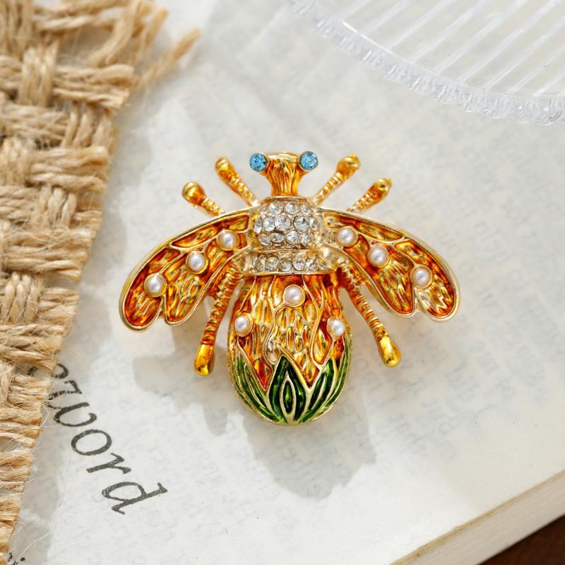 1PCS Alloy Luxury Vintage Women Crystal Cute Enamel Bee Brooches Pins Insect Jewelry Brooch For Lady Badges Lapel Pins
1PCS Alloy Luxury Vintage Women Crystal Cute Enamel Bee Brooches Pins Insect Jewelry Brooch For Lady Badges Lapel Pins