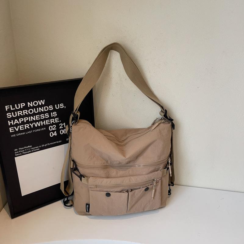 Women s bag new leisure sports multi-functional shoulder messenger bag large capacity simple backpack lightweight backpack чорний
Women s bag new leisure sports multi-functional shoulder messenger bag large capacity simple backpack lightweight backpack чорний