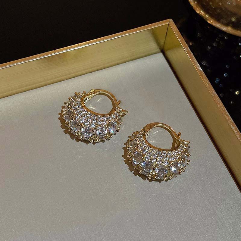 Shiny Cubic Zircon Bag Shaped Hoop Earrings for Women Exquisite Metal Gold Color Temperament Earrings Wedding Zircon Gifts
Shiny Cubic Zircon Bag Shaped Hoop Earrings for Women Exquisite Metal Gold Color Temperament Earrings Wedding Zircon Gifts