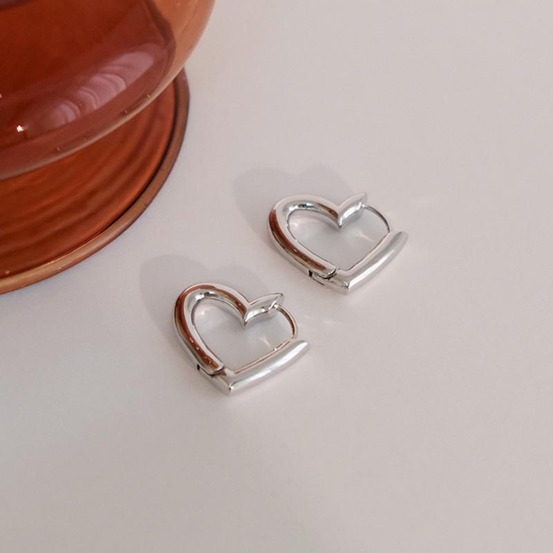 Stainless Steel Hollow Heart Hoop Huggie Earrings for Women Girl срібний
Stainless Steel Hollow Heart Hoop Huggie Earrings for Women Girl срібний