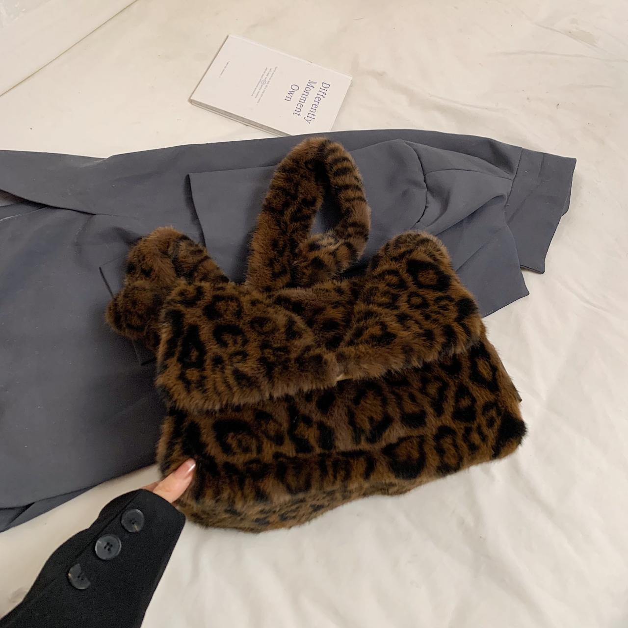 Women Lamb Like Fabric Shoulder Tote Bag Warm Fluffy Fur Handbags Large Capacity Shopping Bags Girls Cute Crossbody School Bag 50cm))
Women Lamb Like Fabric Shoulder Tote Bag Warm Fluffy Fur Handbags Large Capacity Shopping Bags Girls Cute Crossbody School Bag 50cm))