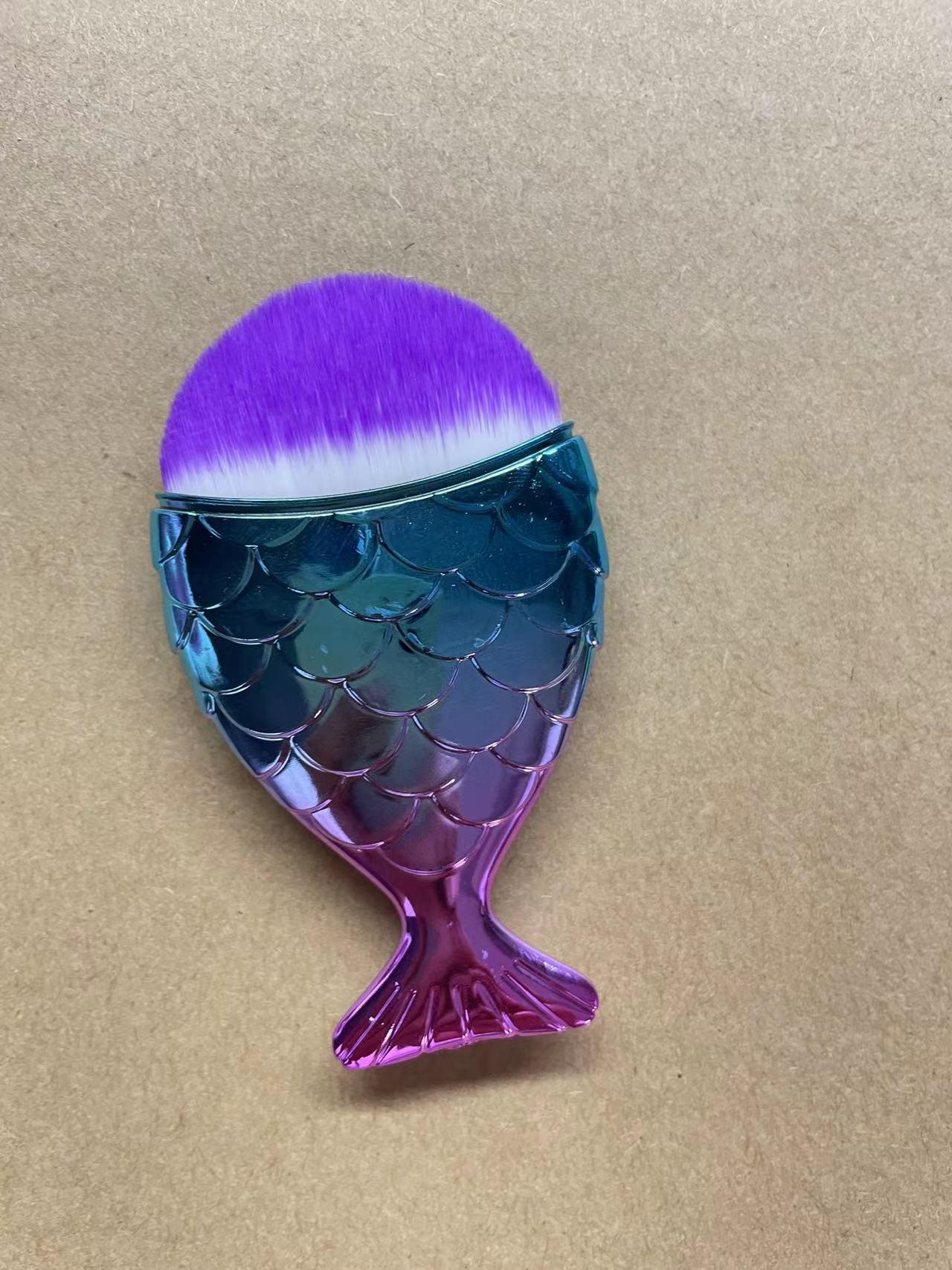 Кисть для тональной основы и румян «Хвост русалки» с градиентом
Кисть для тональной основы и румян «Хвост русалки» с градиентом