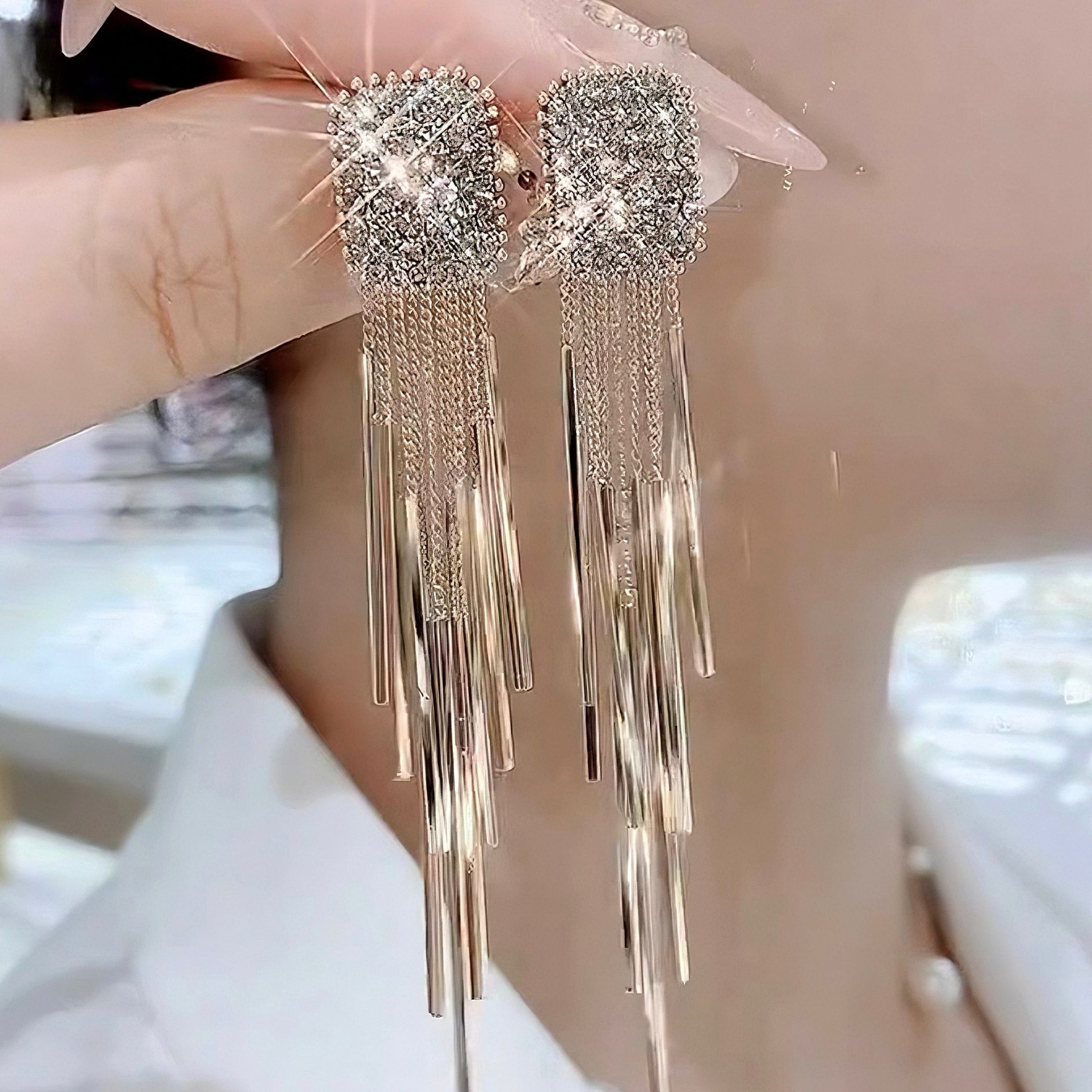 Super Sparkling Temperament Long Tassel Earrings for Women, Light Luxury, Niche Luxury, High-end Feeling, Geometric Earrings Earrings
Super Sparkling Temperament Long Tassel Earrings for Women, Light Luxury, Niche Luxury, High-end Feeling, Geometric Earrings Earrings