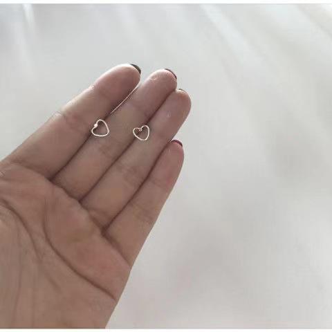 Girl heart Harajuku cute student simple retro stud earrings simple peach heart love shape star earrings ear jewelry срібний
Girl heart Harajuku cute student simple retro stud earrings simple peach heart love shape star earrings ear jewelry срібний