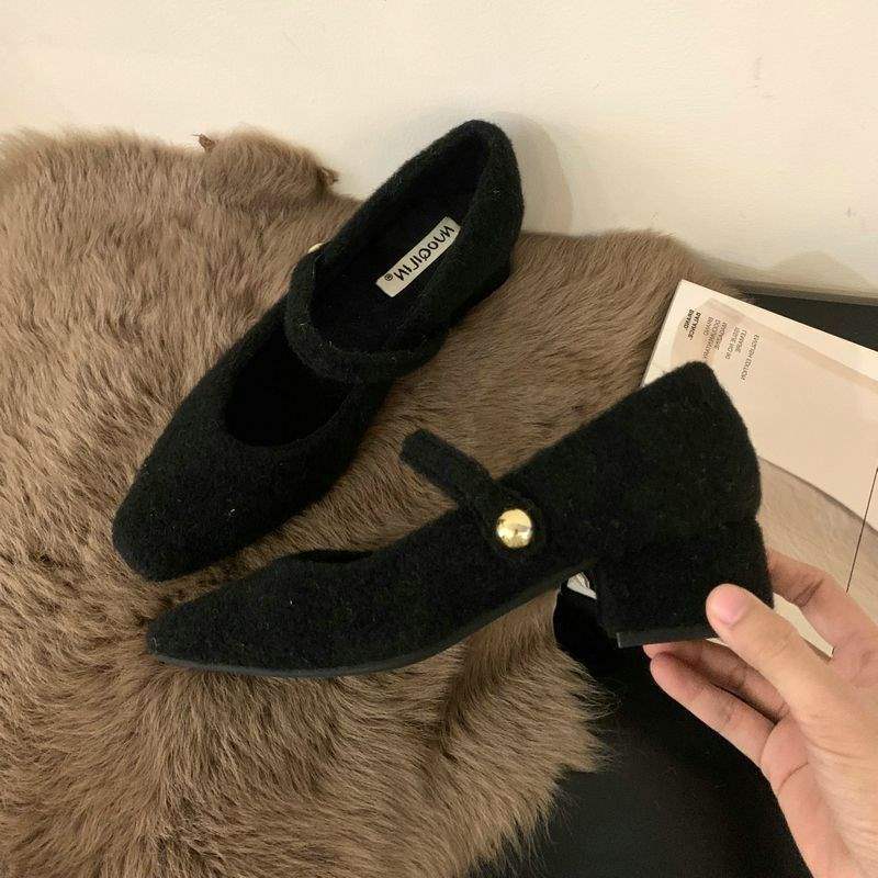 Coarse heel with skirt word with Mary Jane women s hair woolen high heels versatile velvet women s cotton shoes 40 чёрный
Coarse heel with skirt word with Mary Jane women s hair woolen high heels versatile velvet women s cotton shoes 40 чёрный