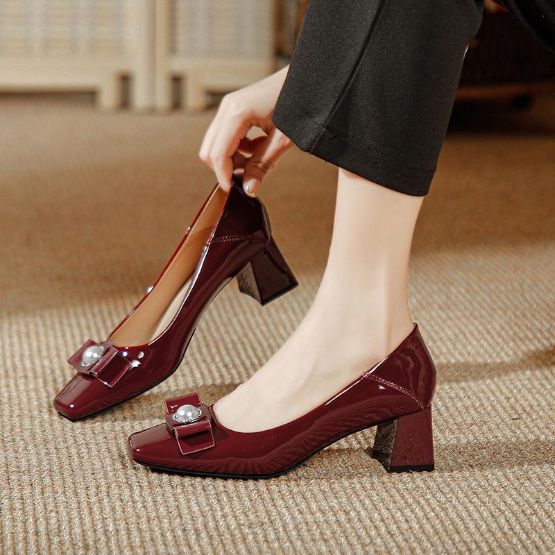 Black high heels thick heel black professional work shoes 2025 new light mouth versatile shoes women s medium heel square head single shoes 40 бордовий
Black high heels thick heel black professional work shoes 2025 new light mouth versatile shoes women s medium heel square head single shoes 40 бордовий