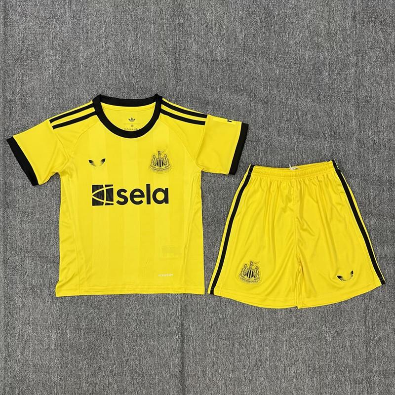 Newcastle Children s Set Home Two-Guest Edition Goalkeeper Wear Football 18
Newcastle Children s Set Home Two-Guest Edition Goalkeeper Wear Football 18