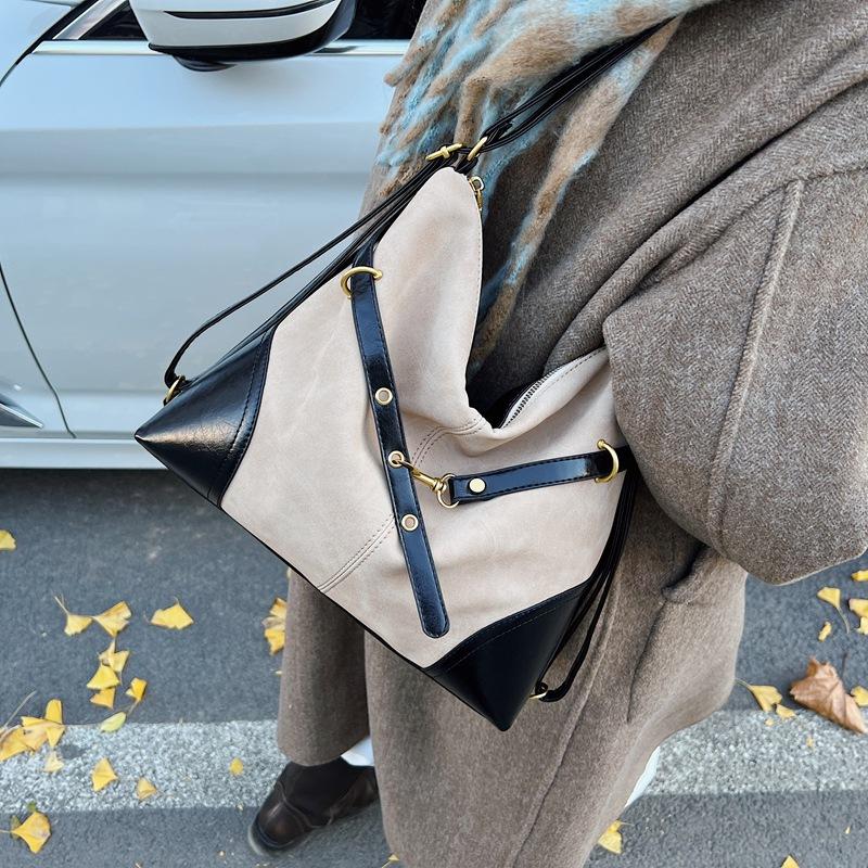Retro large-capacity bag women s 2025 new fashion high-end tote bag casual and light lazy wind backpack 33*10*27
Retro large-capacity bag women s 2025 new fashion high-end tote bag casual and light lazy wind backpack 33*10*27