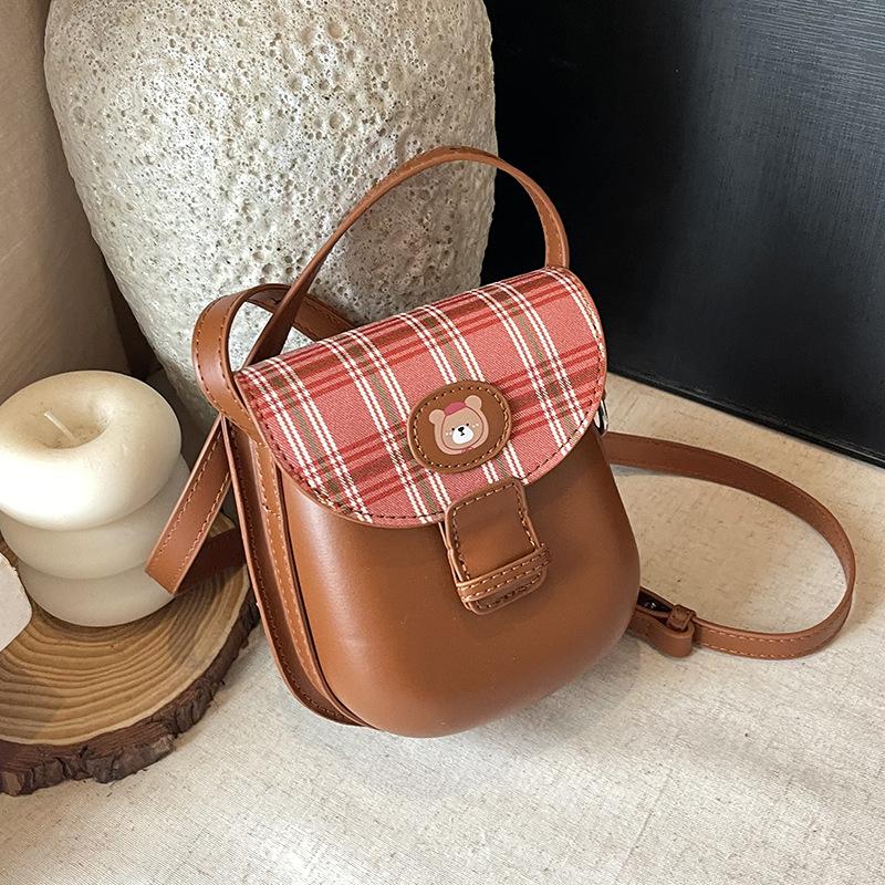 2025 новая осенне-зимняя модная универсальная наплечная сумка, сумка-мессенджер, нишевая клетчатая сумка-седло, текстурная ретро сумка для мобильного телефона 17*5*15 коричневый
2025 новая осенне-зимняя модная универсальная наплечная сумка, сумка-мессенджер, нишевая клетчатая сумка-седло, текстурная ретро сумка для мобильного телефона 17*5*15 коричневый