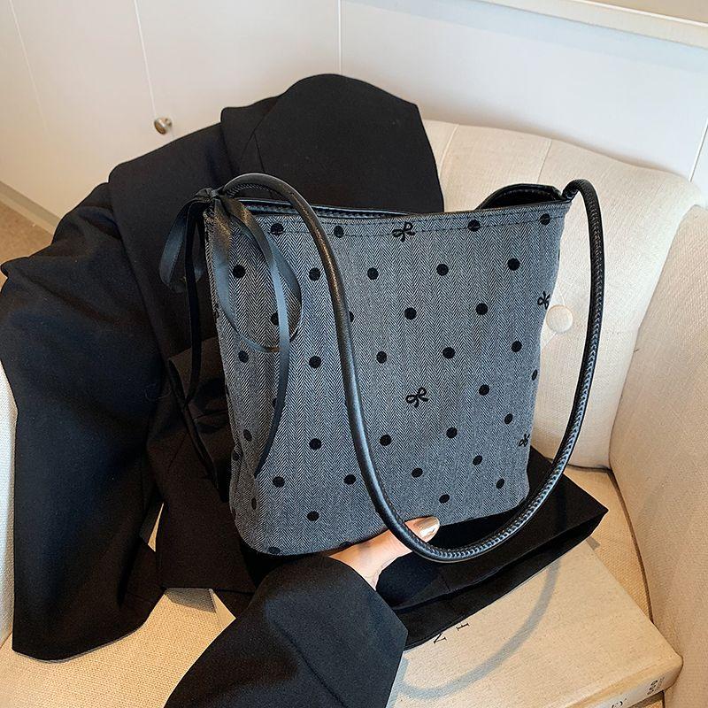 Western Style Leisure Easiest for Match Super Hot Niche Style Ladies Underarm Bag Black butterfly
Western Style Leisure Easiest for Match Super Hot Niche Style Ladies Underarm Bag Black butterfly