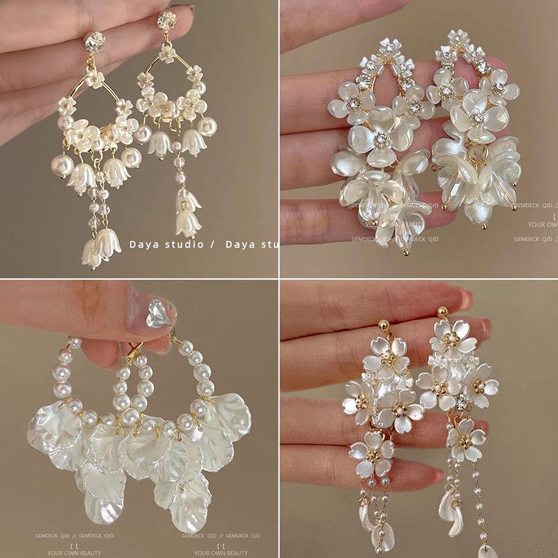 2024 Trendy Pearl Flower Dangle Earrings for Women – Unique High-End Stud Design
2024 Trendy Pearl Flower Dangle Earrings for Women – Unique High-End Stud Design