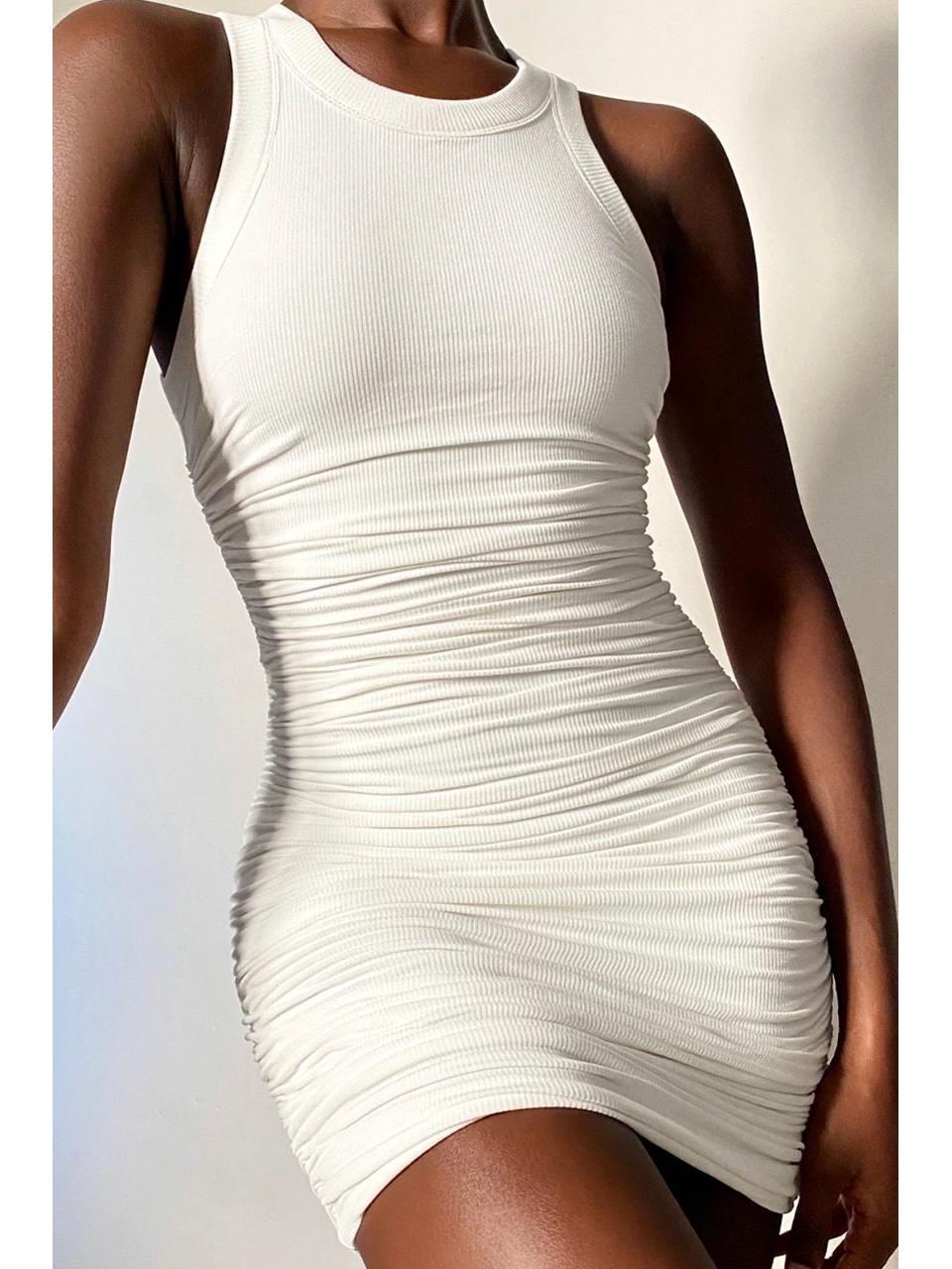 Женское летнее трикотажное платье без рукавов - круглый вырез, высокая талия, облегающий крой с плиссированной юбкой Extra Large белый
Женское летнее трикотажное платье без рукавов - круглый вырез, высокая талия, облегающий крой с плиссированной юбкой Extra Large белый