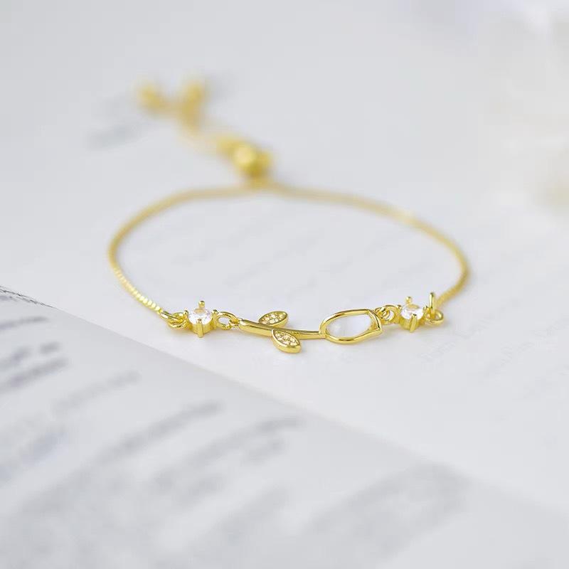 Tulip Bracelet: Exquisite Cat s Eye Stone and Rose Flower Jewelry Gift for Women - Perfect for Bestie or Girlfriend s Birthday. золотой
Tulip Bracelet: Exquisite Cat s Eye Stone and Rose Flower Jewelry Gift for Women - Perfect for Bestie or Girlfriend s Birthday. золотой
