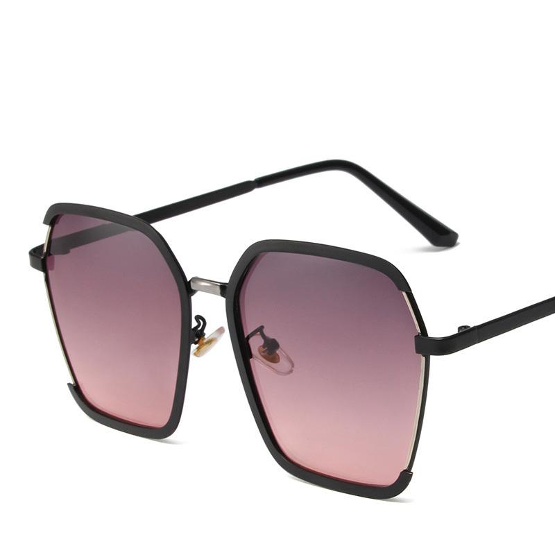 Женские солнцезащитные очки с двойным лучом и солнцезащитным козырьком One Size
Женские солнцезащитные очки с двойным лучом и солнцезащитным козырьком One Size