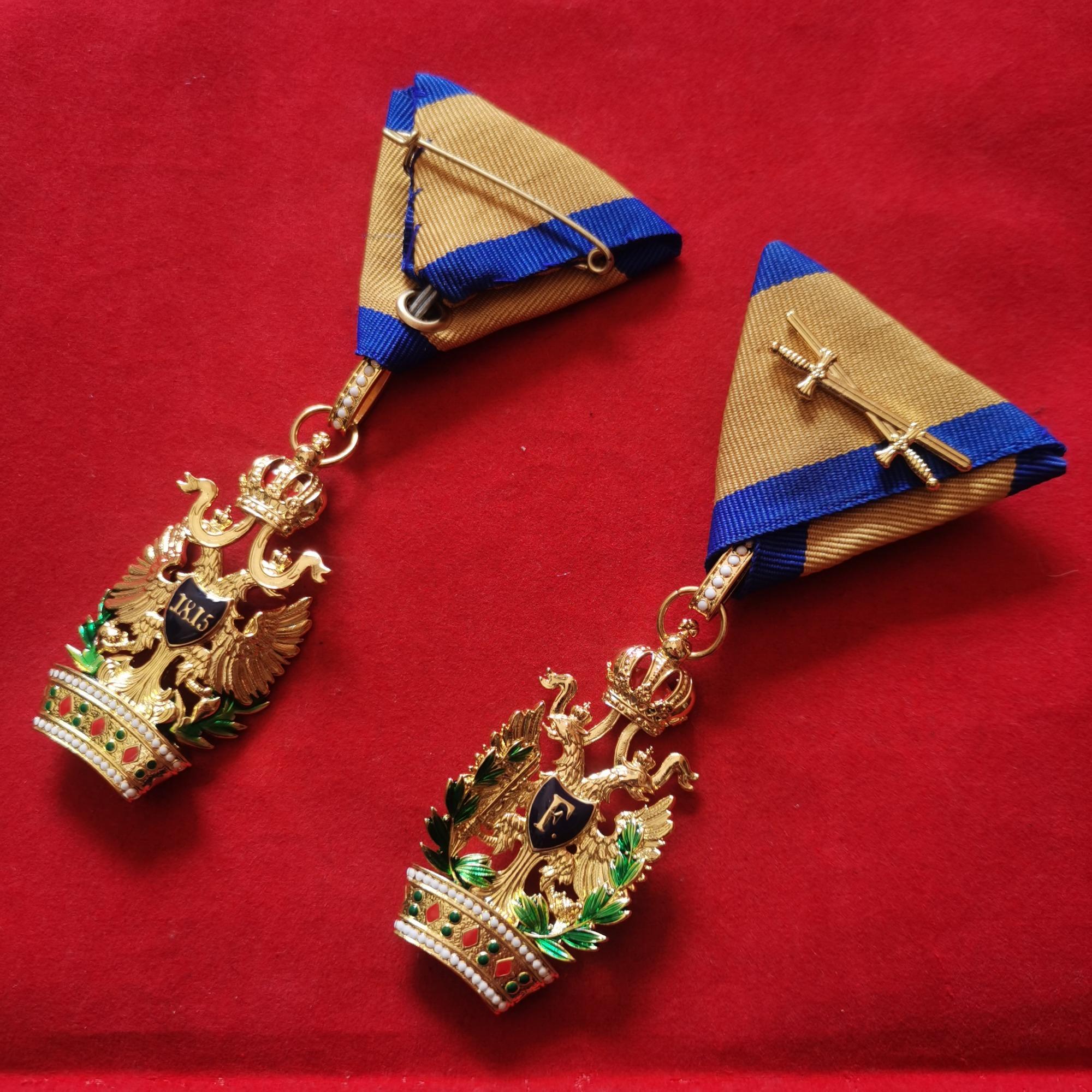 Австро-угорський герб Пам ятний знак Першої світової війни Орден Залізної Корони Подарункова коробка Double sword farewell pin
Австро-угорський герб Пам ятний знак Першої світової війни Орден Залізної Корони Подарункова коробка Double sword farewell pin