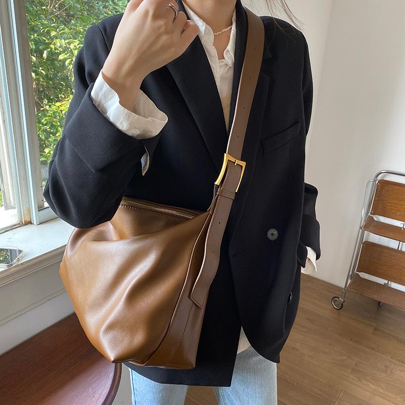Women s Bags Tote Bags Fashion Shoulder Bags Soft Leather Leisure Versatile High Capacity Korean Retro Solid Color Crossbody Bag
Women s Bags Tote Bags Fashion Shoulder Bags Soft Leather Leisure Versatile High Capacity Korean Retro Solid Color Crossbody Bag
