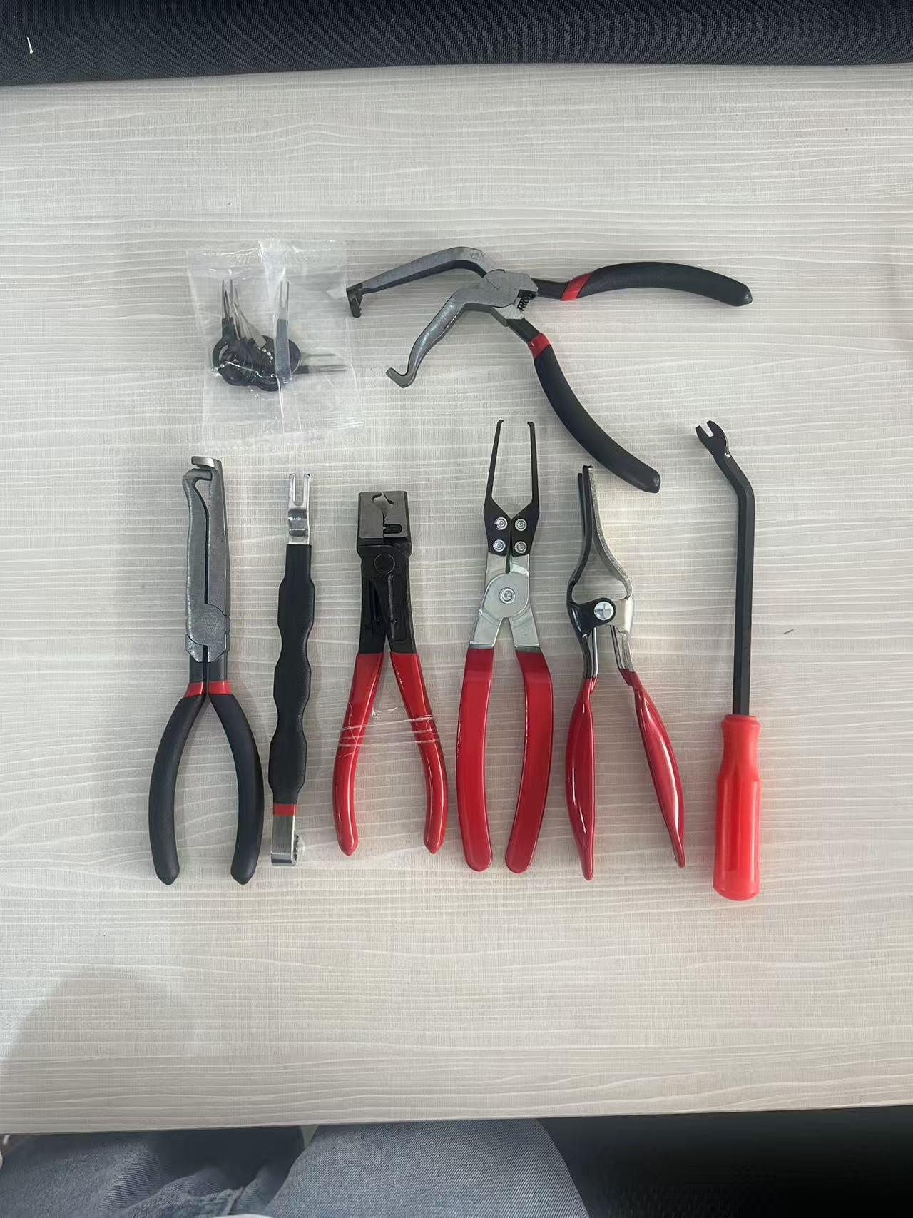 8-Piece Insulated Pliers Set with Zipper Case - Ideal for Car Repair and Oil Pipe Clamps
8-Piece Insulated Pliers Set with Zipper Case - Ideal for Car Repair and Oil Pipe Clamps