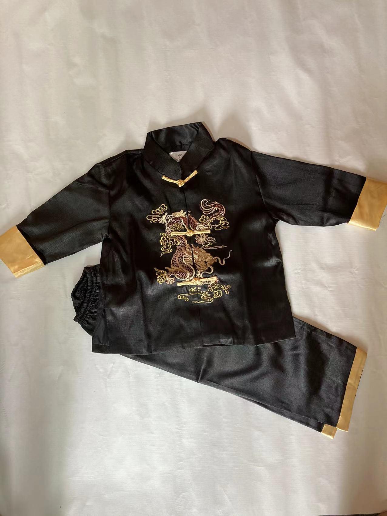 Children s Tang Suit Long-Sleeve Jacket Kung Fu Costume with Dragon Design in Red 110cm (Size 8)
Children s Tang Suit Long-Sleeve Jacket Kung Fu Costume with Dragon Design in Red 110cm (Size 8)