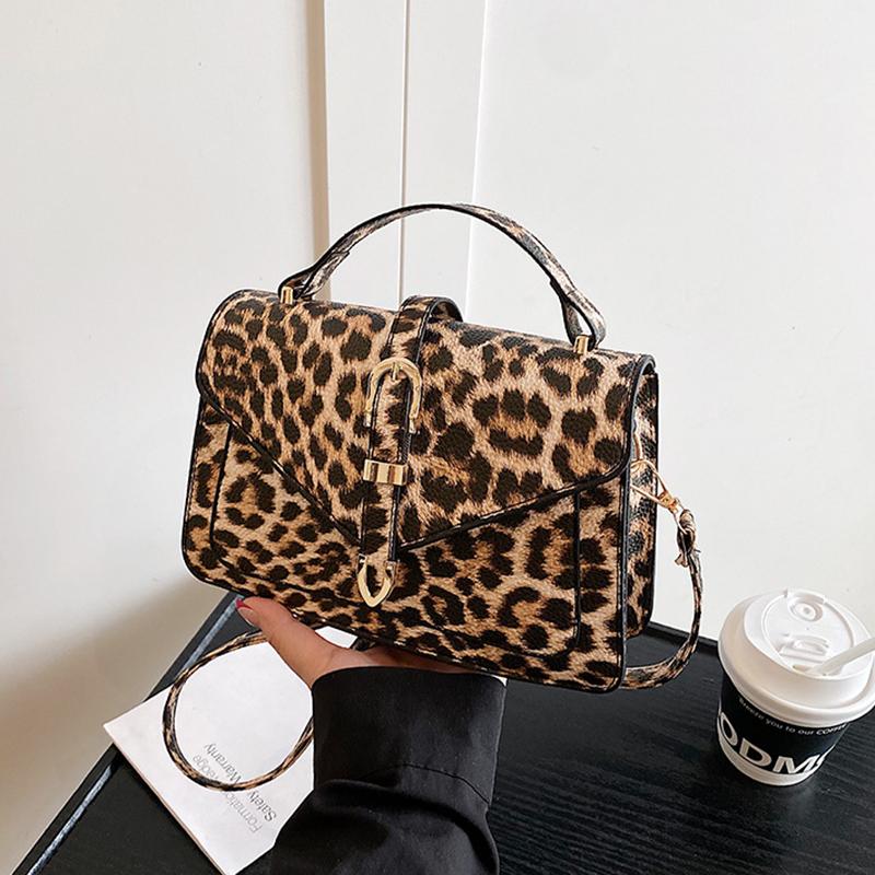 Yogodlns Summer New Design Y2k Leopard Print Small Flap Bag Motorcycle Style Women s PU Leather Shoulder Crossbody Bag 23x6x15cm чорний
Yogodlns Summer New Design Y2k Leopard Print Small Flap Bag Motorcycle Style Women s PU Leather Shoulder Crossbody Bag 23x6x15cm чорний