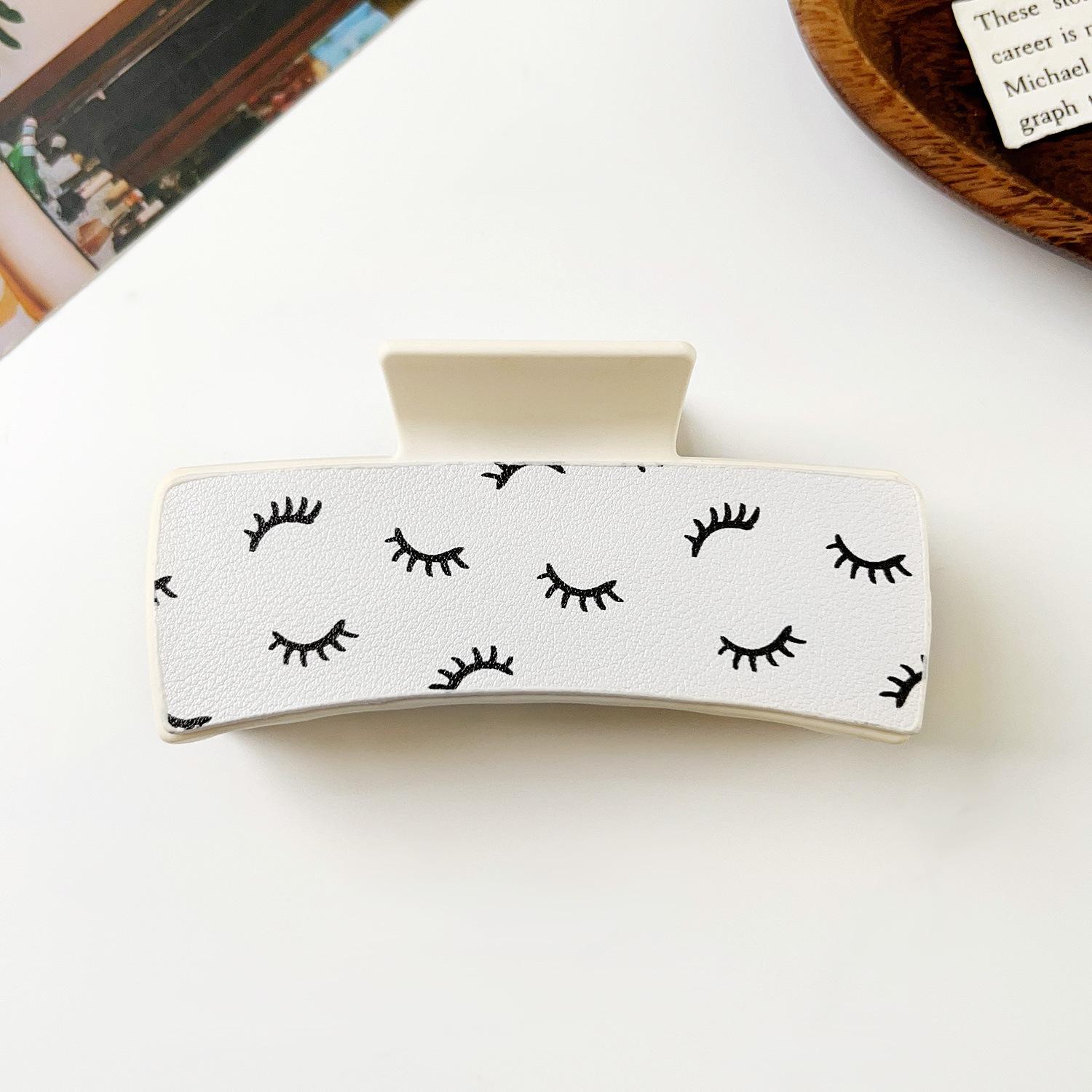 Western denim square grab clip painting wind PU leather ladies hairpin retro shark clip pu/resin
Western denim square grab clip painting wind PU leather ladies hairpin retro shark clip pu/resin