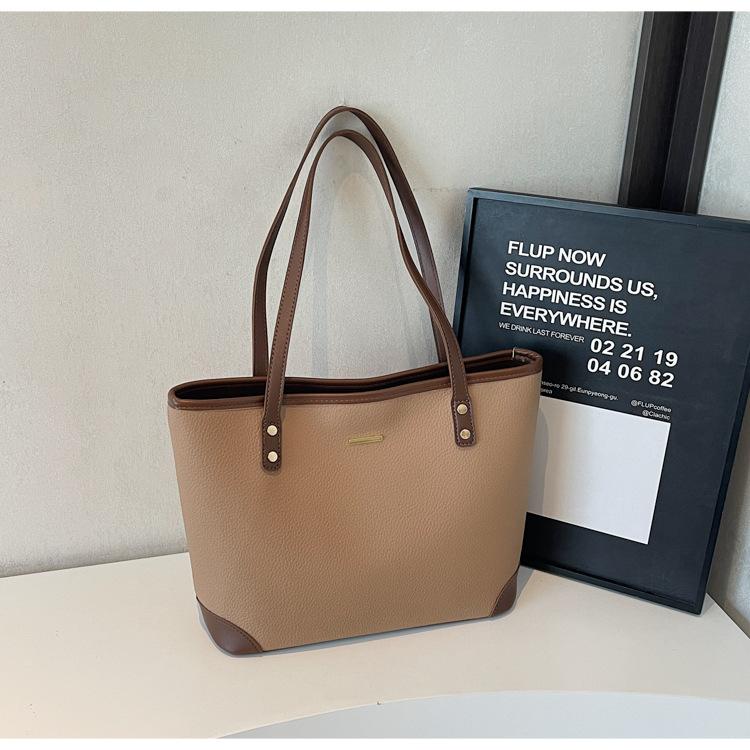 2025 New Fashion Women s Portable Tote Bag Light Luxury Versatile Large Capacity Shoulder Bag Commuter Leisure Handbag хаки
2025 New Fashion Women s Portable Tote Bag Light Luxury Versatile Large Capacity Shoulder Bag Commuter Leisure Handbag хаки