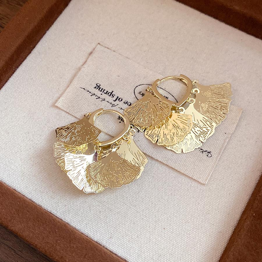 Ginkgo biloba fan-shaped fringed ear buckle women s retro simple fashion earrings light luxury high-end earrings design sense niche
Ginkgo biloba fan-shaped fringed ear buckle women s retro simple fashion earrings light luxury high-end earrings design sense niche