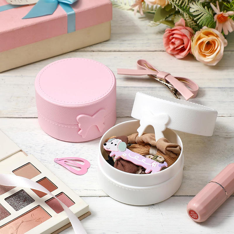 Кругла скринька для прикрас з бантом Милий органайзер для зберігання шпильок для волосся для дівчаток Дорожній портативний пилозахищений кейс Каваї Маленький тримач для дрібниць Ідеальний подарунок для неї One Size рожевий
Кругла скринька для прикрас з бантом Милий органайзер для зберігання шпильок для волосся для дівчаток Дорожній портативний пилозахищений кейс Каваї Маленький тримач для дрібниць Ідеальний подарунок для неї One Size рожевий