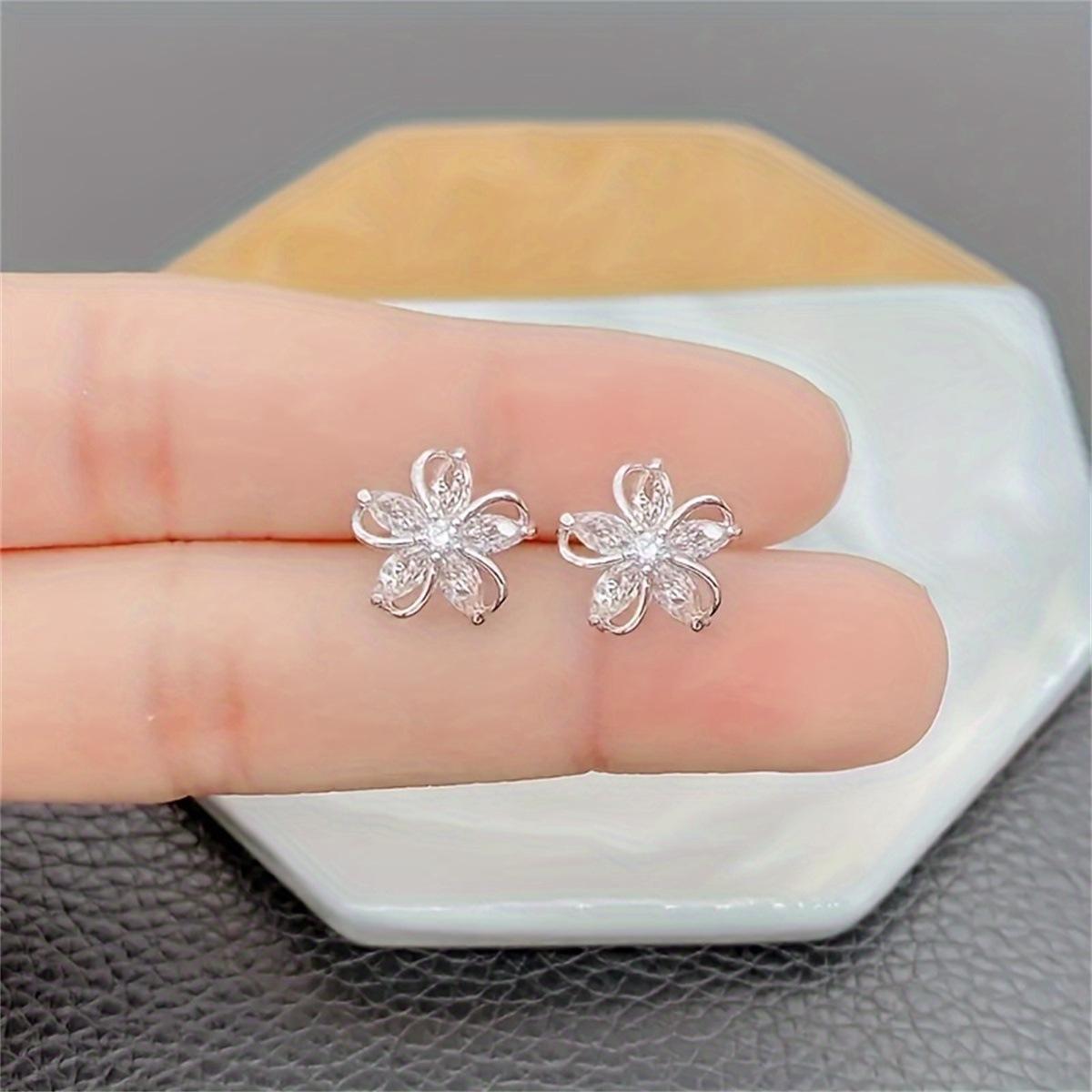 Cute Minimalist Flower Stud Earrings For Women Fashionable Versatile Daily Wear Jewelry Elegant Floral Ear Accessories серебряный
Cute Minimalist Flower Stud Earrings For Women Fashionable Versatile Daily Wear Jewelry Elegant Floral Ear Accessories серебряный