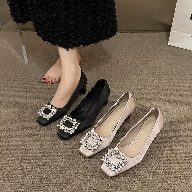 Xiaoxiangfeng rhinestone square buckle thick heel single shoes women s shoes spring and autumn new versatile light mouth black commuter women s shoes 35 чёрный
Xiaoxiangfeng rhinestone square buckle thick heel single shoes women s shoes spring and autumn new versatile light mouth black commuter women s shoes 35 чёрный