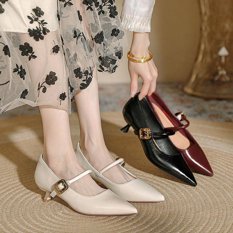 Pointed retro single shoes women s middle heel new one-word strap high heels stiletto soft leather Mary Jane women s shoes 34 чёрный
Pointed retro single shoes women s middle heel new one-word strap high heels stiletto soft leather Mary Jane women s shoes 34 чёрный