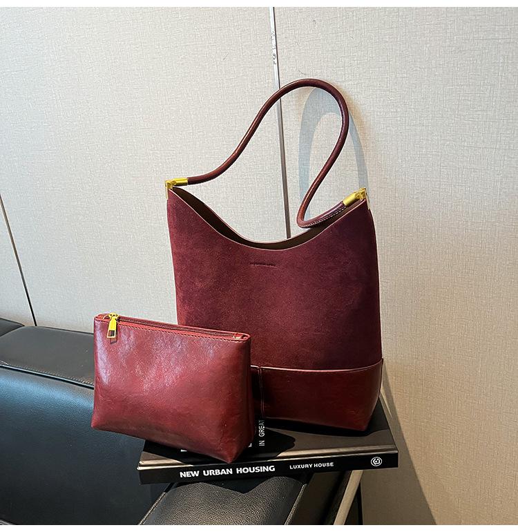 Suede bag women s large capacity autumn and winter retro shoulder mother bag commuter bucket bag бордовый
Suede bag women s large capacity autumn and winter retro shoulder mother bag commuter bucket bag бордовый