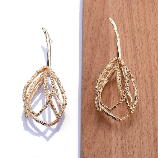 1 Pair Dangle Earrings Vintage Hollow Shiny Exaggerated Temperament Dress Up Women Charm
1 Pair Dangle Earrings Vintage Hollow Shiny Exaggerated Temperament Dress Up Women Charm