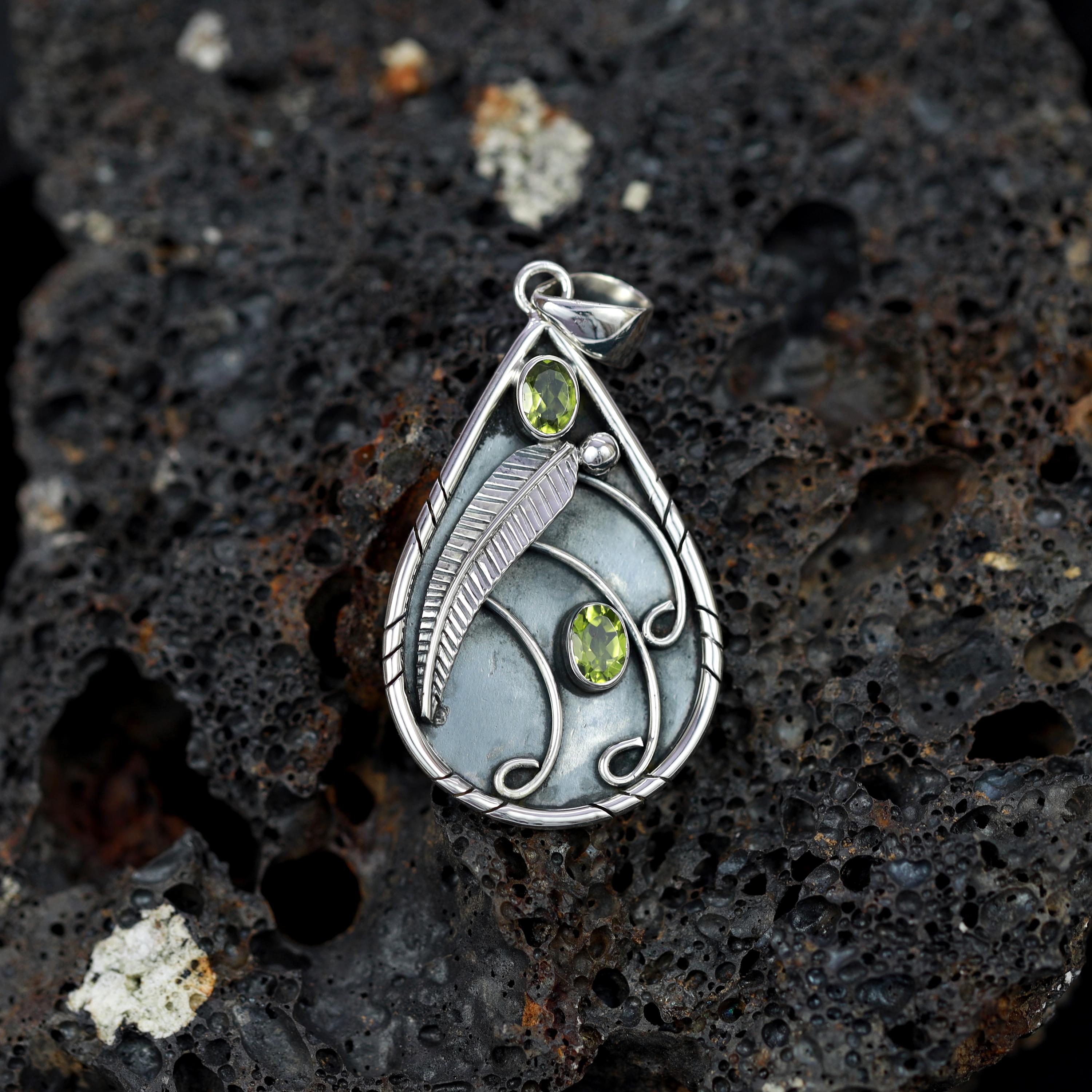 Peridot oxidized pendant 92.5% sterling silver teardrop pendant for her vintage pendant сірий
Peridot oxidized pendant 92.5% sterling silver teardrop pendant for her vintage pendant сірий