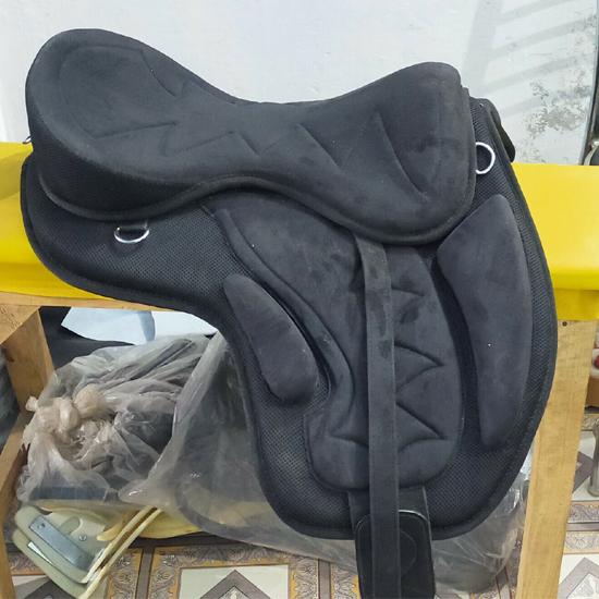 Синтетичне універсальне безподушне сідло для коня Freemax, дизайн ZigZag, для англійської верхової їзди, чорне, доступне всіх розмірів 17.5 Inch чорний
Синтетичне універсальне безподушне сідло для коня Freemax, дизайн ZigZag, для англійської верхової їзди, чорне, доступне всіх розмірів 17.5 Inch чорний