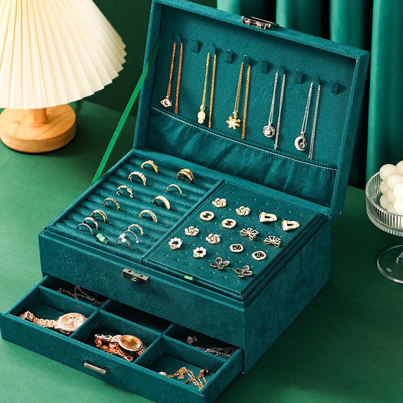 Suede Jewelry Storage Box for Women - Large Capacity, Multifunctional for Earrings, Necklaces, Rings, and More. 27x19x12 cm темно-зеленого
Suede Jewelry Storage Box for Women - Large Capacity, Multifunctional for Earrings, Necklaces, Rings, and More. 27x19x12 cm темно-зеленого