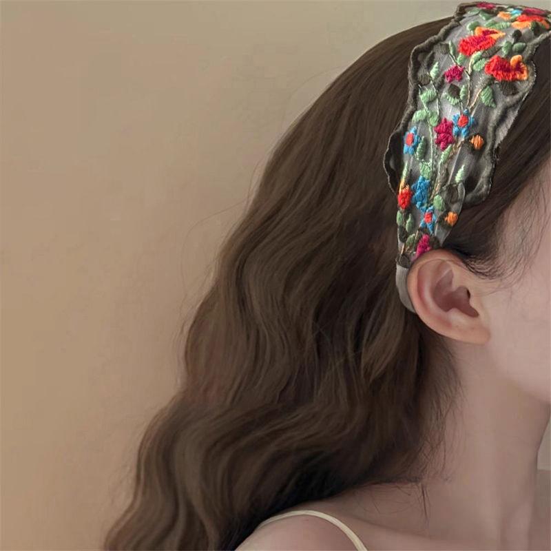 New Wide Headband Featuring Vintage Floral Embroidery, A High-End Hair Accessory That Exudes Elegance
New Wide Headband Featuring Vintage Floral Embroidery, A High-End Hair Accessory That Exudes Elegance