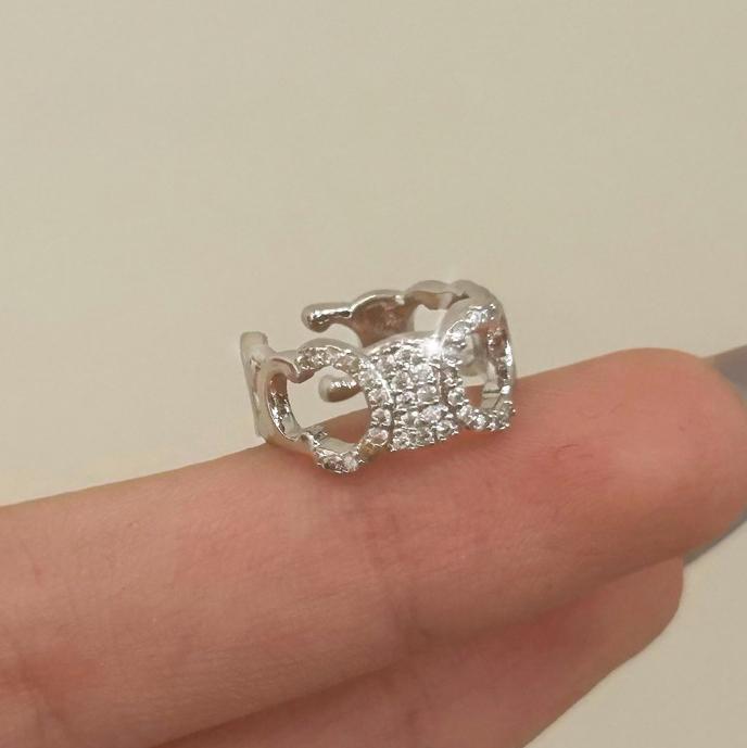 PONYKISS Tibetan Silver 18K Gold Plated Zircon Hollow Geometric Clip Earrings for Women Vintage Fashion Accessories
PONYKISS Tibetan Silver 18K Gold Plated Zircon Hollow Geometric Clip Earrings for Women Vintage Fashion Accessories