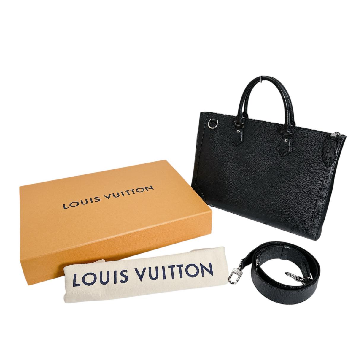 LOUIS VUITTON Taiga Briefcase Business bag Taiga Aldoise mens M30810 Used
LOUIS VUITTON Taiga Briefcase Business bag Taiga Aldoise mens M30810 Used