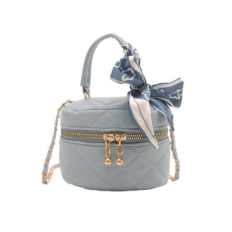 New chain single shoulder solid color embroidery thread popular bow silk scarf personalized leisure commuter messenger bag синій
New chain single shoulder solid color embroidery thread popular bow silk scarf personalized leisure commuter messenger bag синій