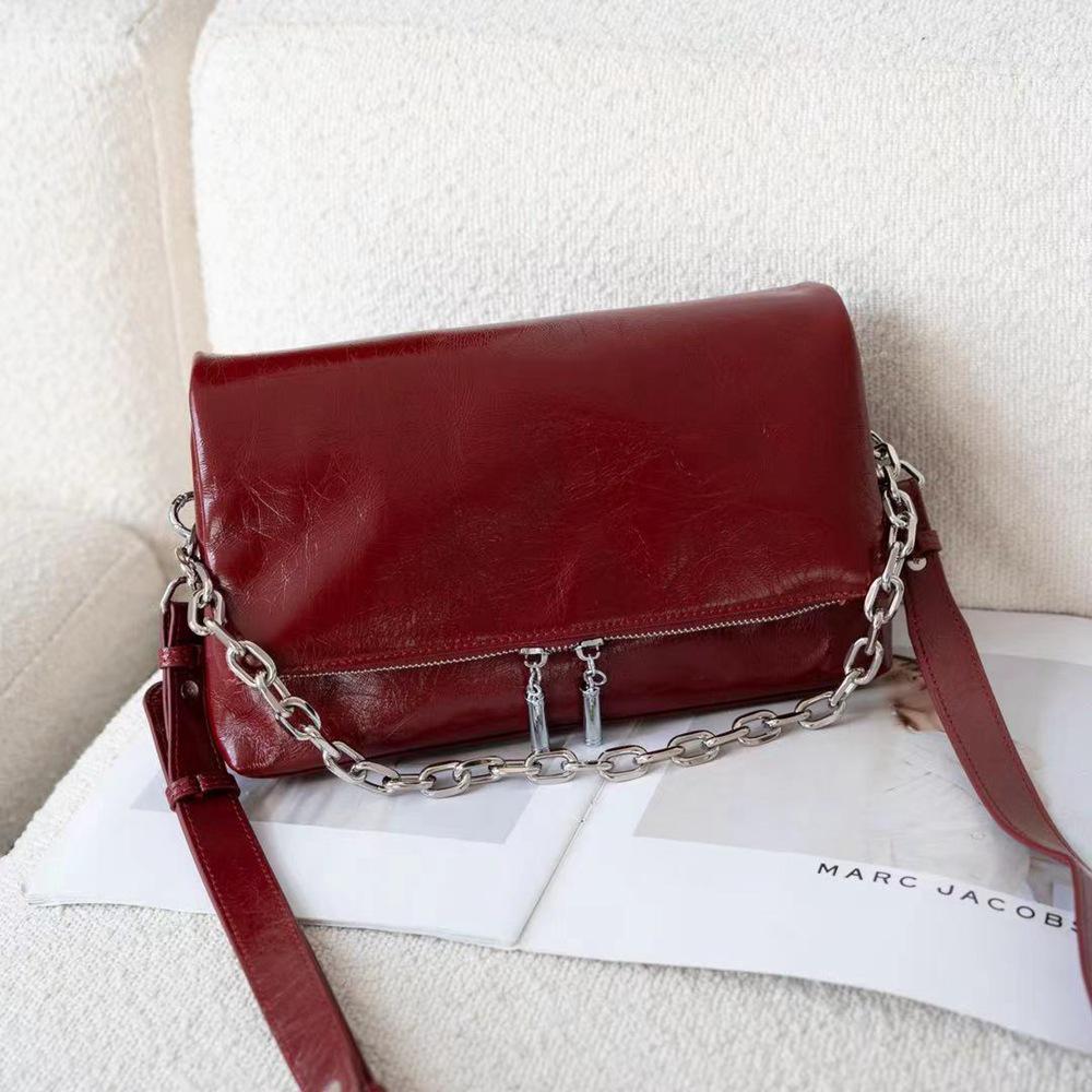 Винтажная женская сумка кроссбоди на цепочке из натуральной кожи - Маленький квадратный дизайн вино красного
Винтажная женская сумка кроссбоди на цепочке из натуральной кожи - Маленький квадратный дизайн вино красного