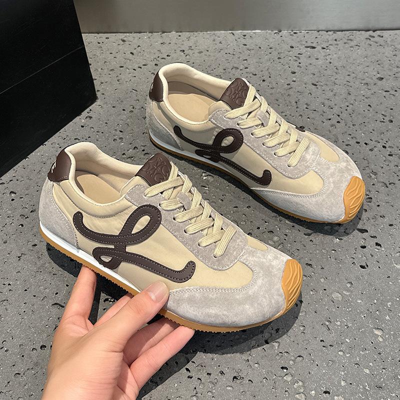 Retro color matching women s autumn new leather breathable soft-soled lace-up sports and leisure shoes 35
Retro color matching women s autumn new leather breathable soft-soled lace-up sports and leisure shoes 35