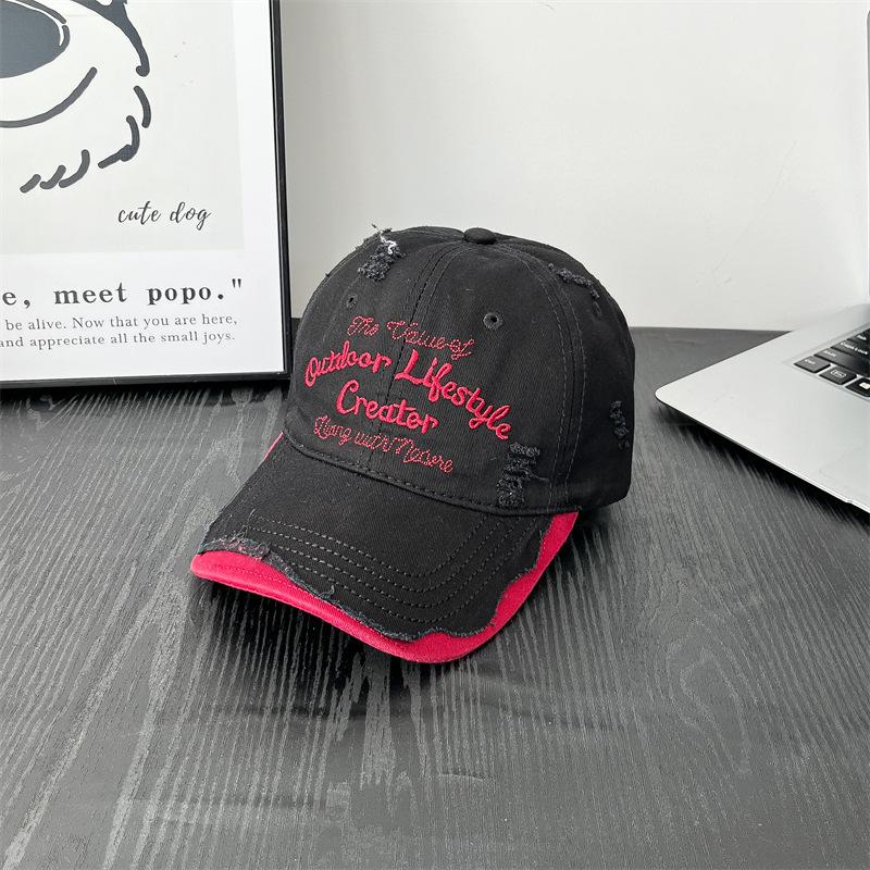 Новая бейсболка с рваными дырками, вышивкой букв, контрастным дизайном, женская, для улицы, повседневная, с мягким верхом, корейская вышитая шляпа adjustable
Новая бейсболка с рваными дырками, вышивкой букв, контрастным дизайном, женская, для улицы, повседневная, с мягким верхом, корейская вышитая шляпа adjustable