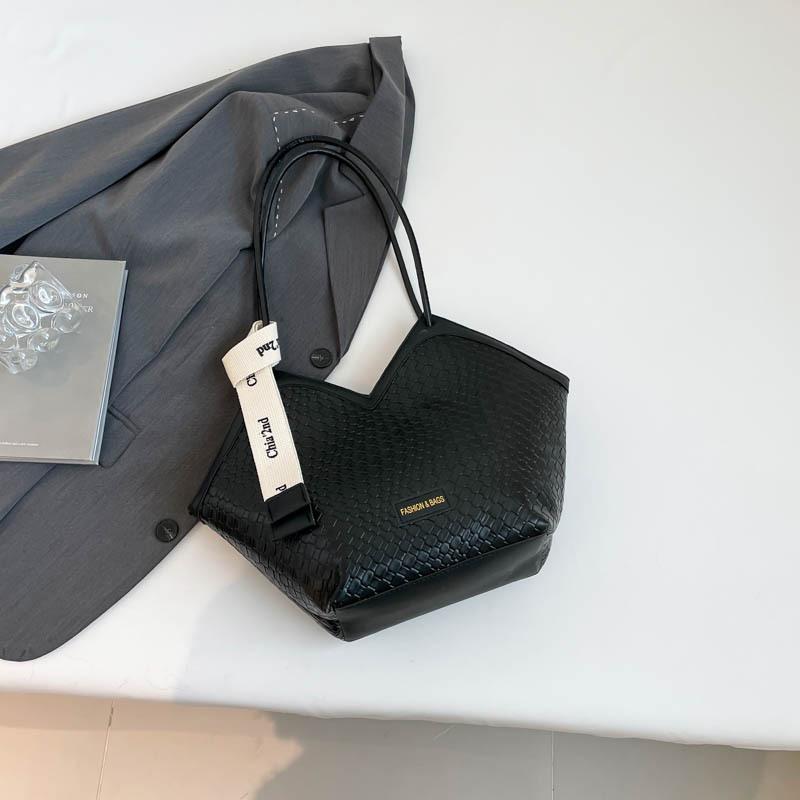 Chic Color Block Tote Bag Trendy Faux Leather Shoulder Bag Large Capacity Ladies Handbag чёрный
Chic Color Block Tote Bag Trendy Faux Leather Shoulder Bag Large Capacity Ladies Handbag чёрный