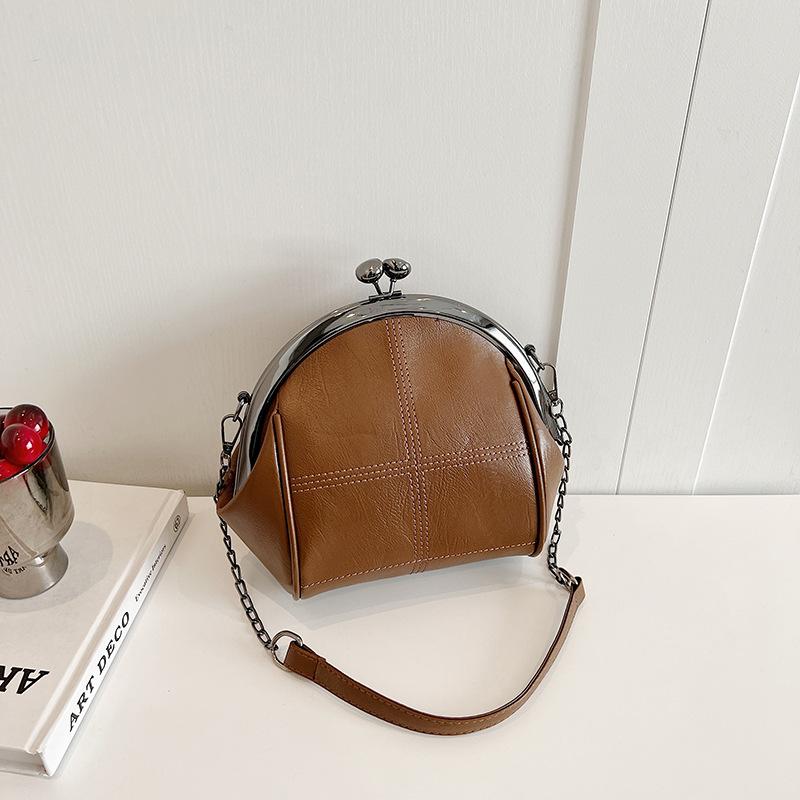 Маленькая женская сумка на цепочке 2024 года, новая модная сумка-клипса в иностранном стиле, сумка-ракушка, универсальная текстура, одно плечо, косая маленькая сумка коричневый
Маленькая женская сумка на цепочке 2024 года, новая модная сумка-клипса в иностранном стиле, сумка-ракушка, универсальная текстура, одно плечо, косая маленькая сумка коричневый