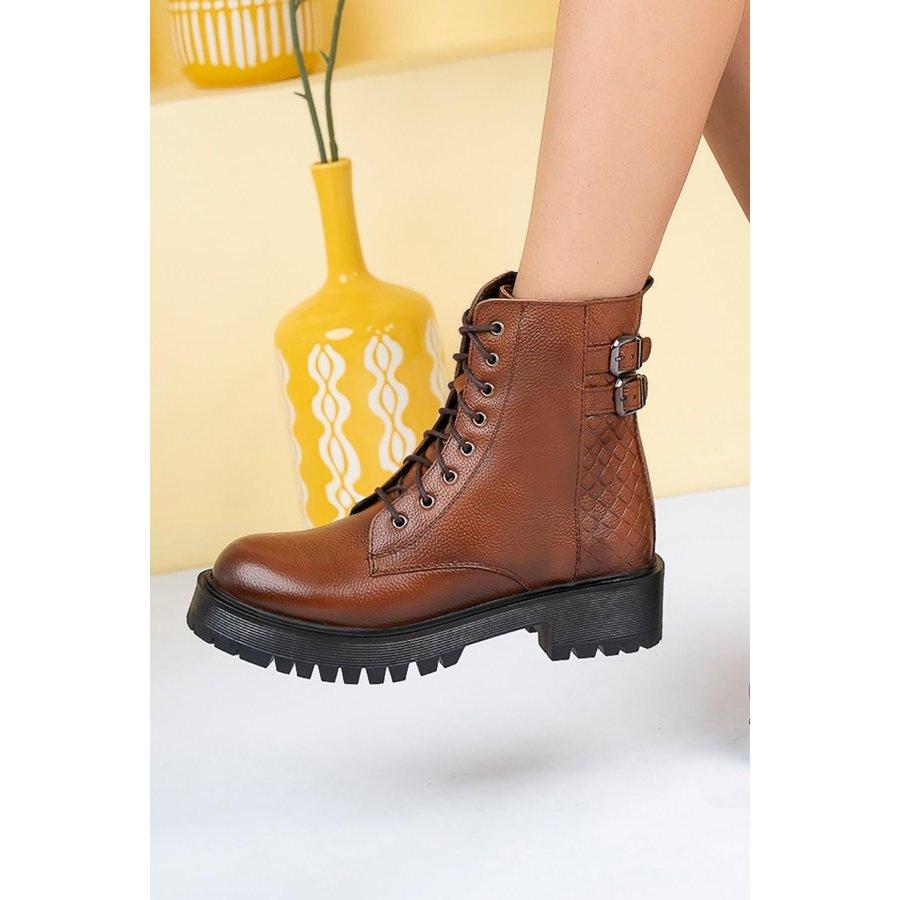 Женские повседневные ботинки из натуральной кожи
Женские повседневные ботинки из натуральной кожи