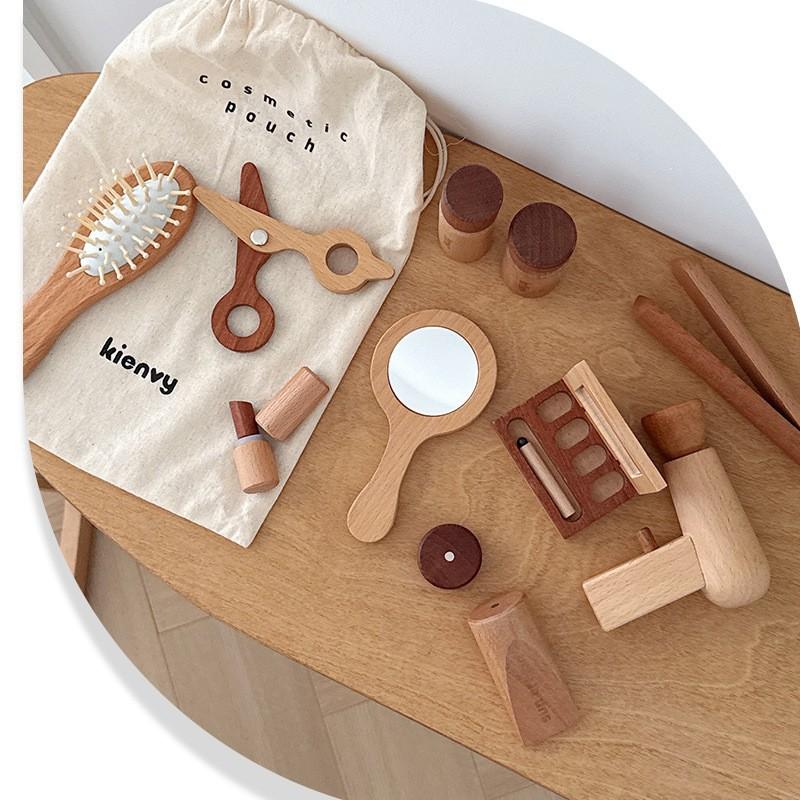 Детский деревянный симуляционный креативный набор для макияжа, одевания, стрижки, косплея, игровой домик, набор доктора
Детский деревянный симуляционный креативный набор для макияжа, одевания, стрижки, косплея, игровой домик, набор доктора