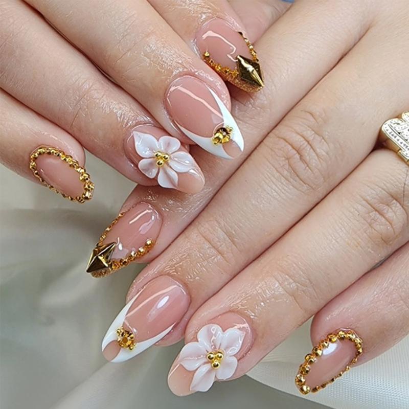 24Pcs Golden Lines Embellishments Press On Nail Short Almond Shape With Metallic Flower Effect 1
24Pcs Golden Lines Embellishments Press On Nail Short Almond Shape With Metallic Flower Effect 1