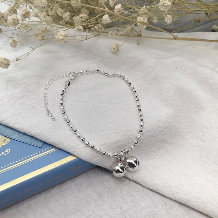 Корейская версия модного серебряного браслета с колокольчиком, женский, милый, универсальный, с легкими бусинами, матовый, дворцовый браслет-колокольчик, полый шарик, браслет на ногу, ювелирное изделие
Корейская версия модного серебряного браслета с колокольчиком, женский, милый, универсальный, с легкими бусинами, матовый, дворцовый браслет-колокольчик, полый шарик, браслет на ногу, ювелирное изделие