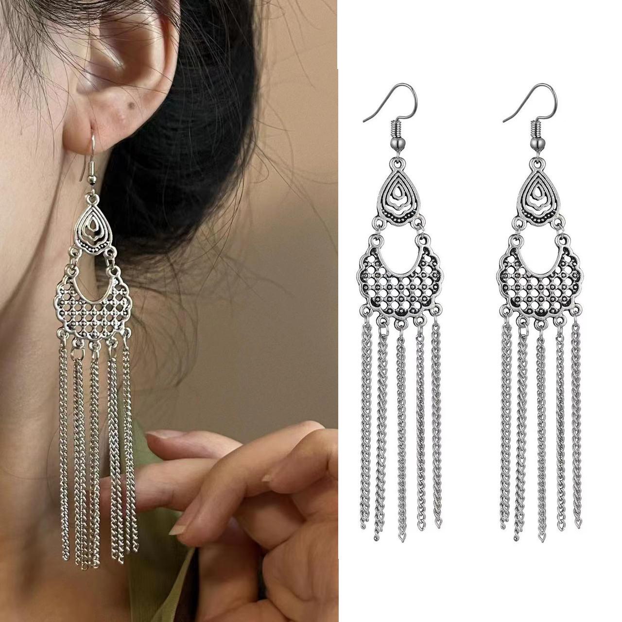 Long Chain Fringed Earrings Jewelry Ancient Silver Exaggerated Personality Ear Hook Bohemian Retro Earrings
Long Chain Fringed Earrings Jewelry Ancient Silver Exaggerated Personality Ear Hook Bohemian Retro Earrings
